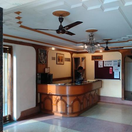 Hotel Ajaya Varanasi Bagian luar foto