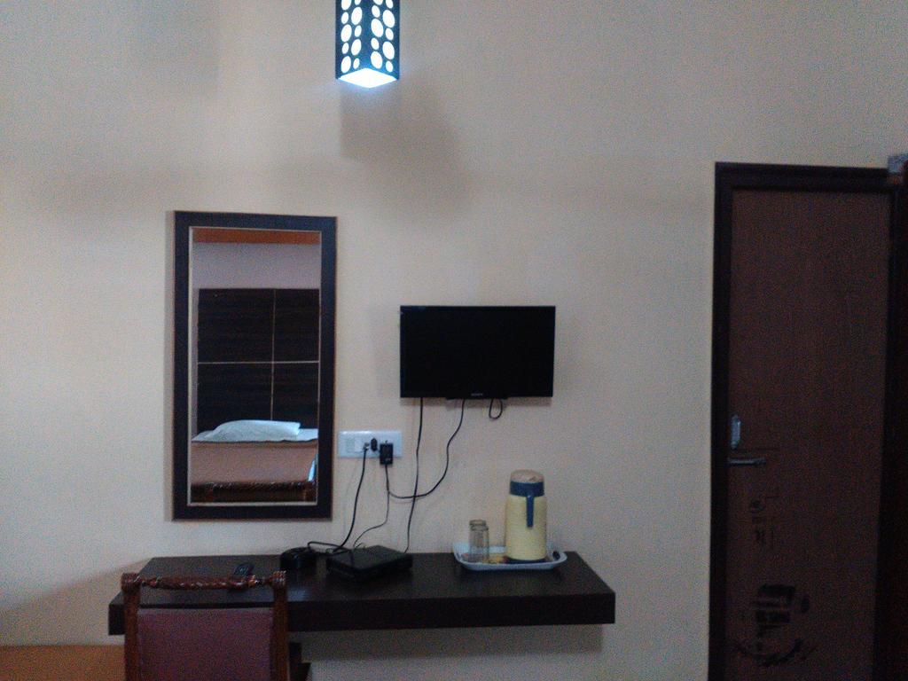 Hotel Ajaya Varanasi Ruang foto