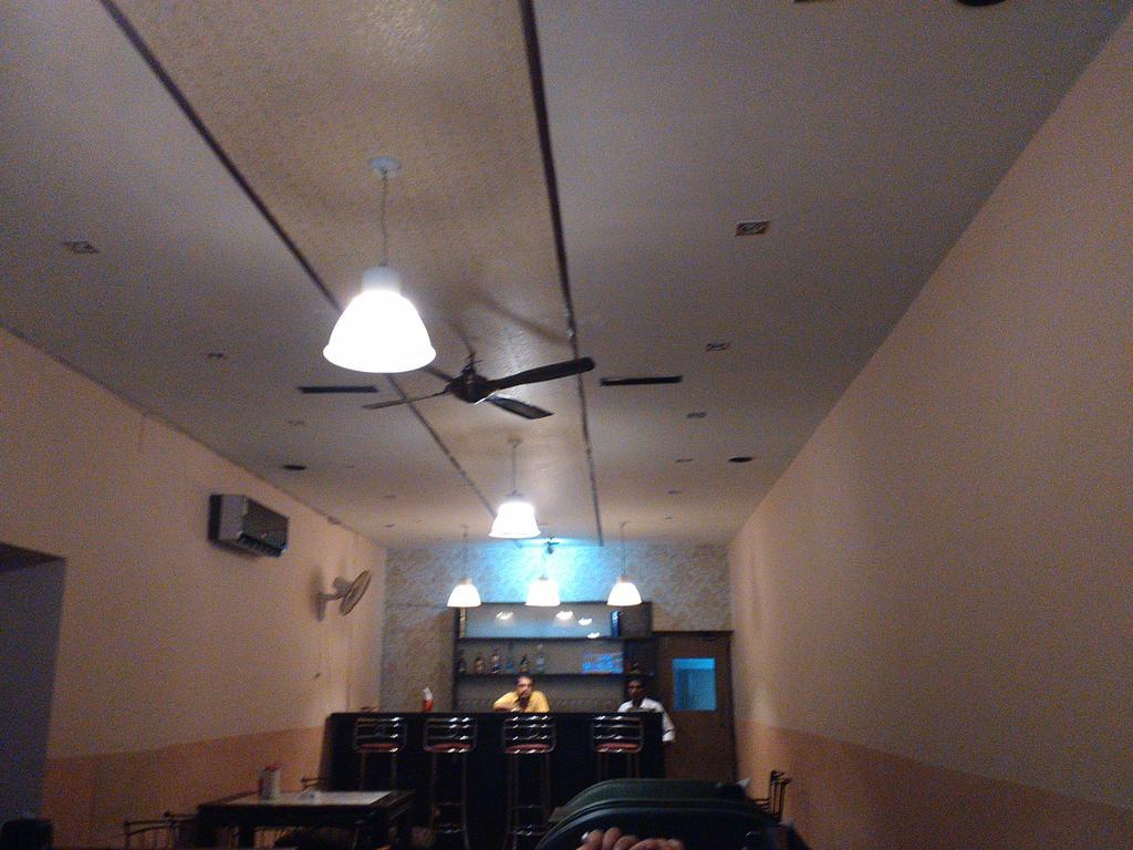 Hotel Ajaya Varanasi Bagian luar foto