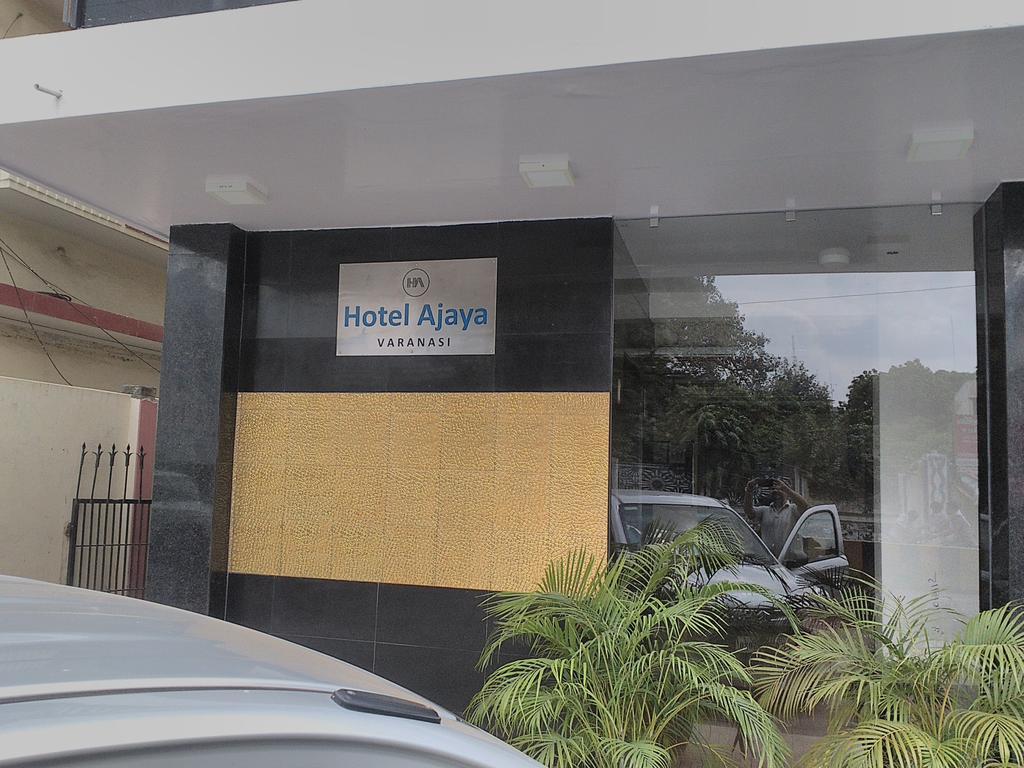 Hotel Ajaya Varanasi Bagian luar foto