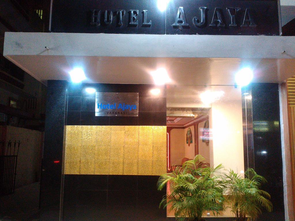 Hotel Ajaya Varanasi Bagian luar foto