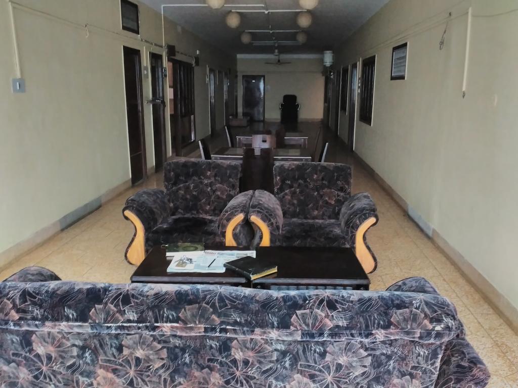 Hotel Ajaya Varanasi Bagian luar foto