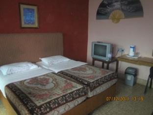 Hotel Ajaya Varanasi Bagian luar foto